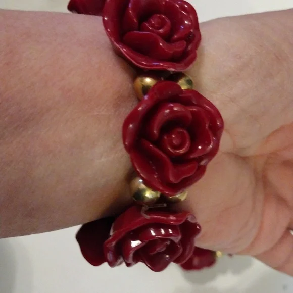 Beautiful 3D rose stretch fit beads bracelets. - Picture 3 of 5